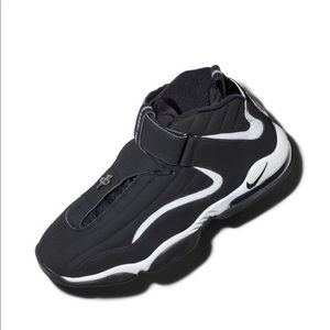 Black and white Air Penny IV
